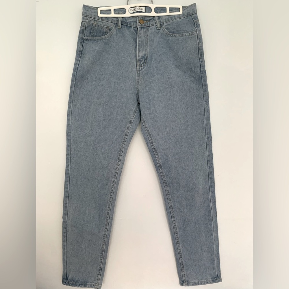 High waisted, top quality Evensleaves jeans.